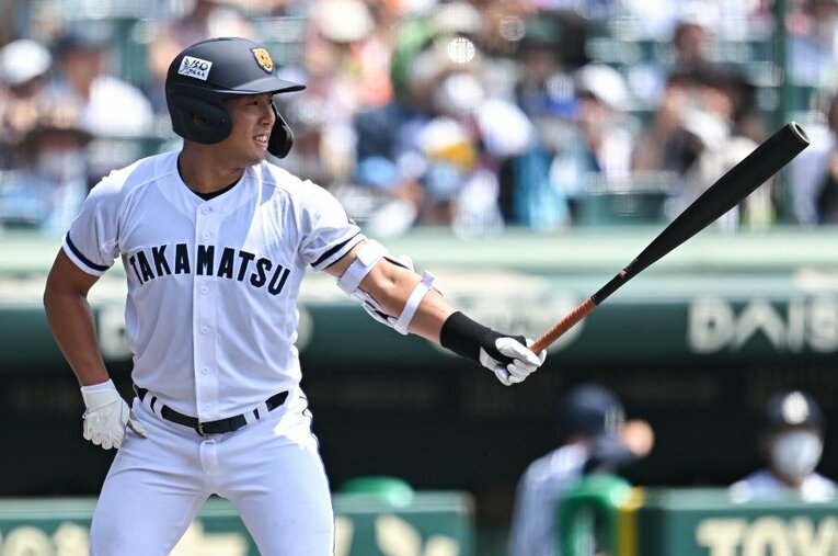 “ドラ1候補”浅野翔吾（高松商）。今夏の甲子園で3本の本塁打を放ったが、そのバット選びにもこだわりがあった ／ photograph by Nanae Suzuki