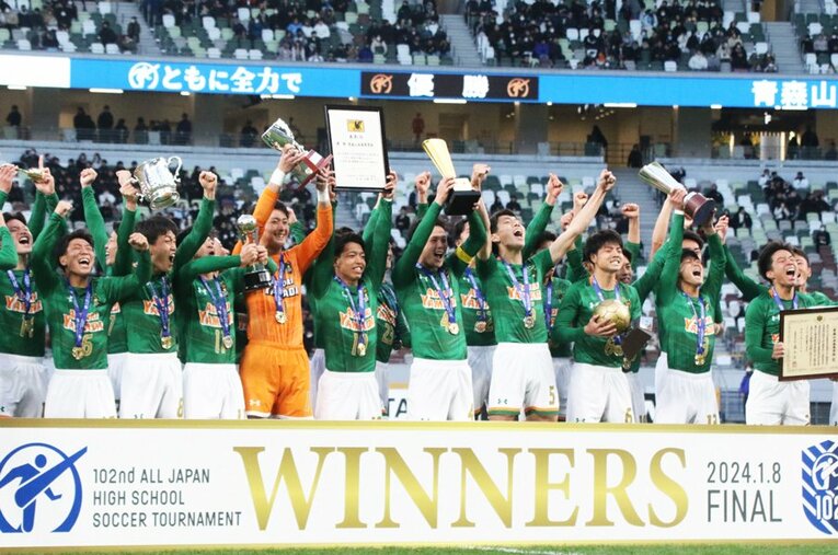 2年ぶり4度目の選手権優勝を達成した青森山田高校 ／ photograph by Takahito Ando