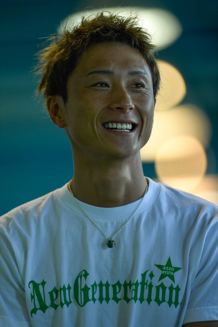 勝負師の顔と笑顔のギャップも人気の理由だ　©日本モーターボート競走会