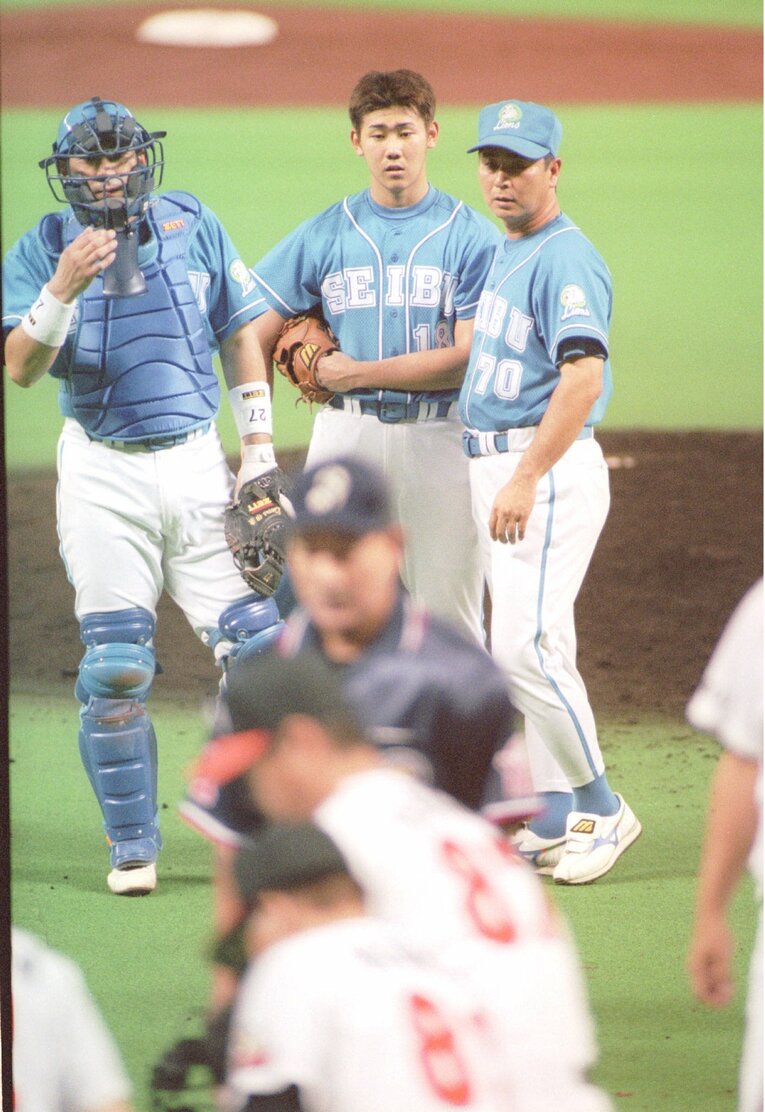 秋山幸二に死球与えぼう然の松坂大輔  ©︎SANKEI SHIMBUN