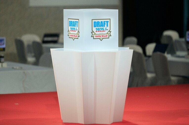今年も様々なドラマを生んだドラフト会議。果たしてスカウトたちの「反省会」では何が語られたのか ／ photograph by Yuki Suenaga