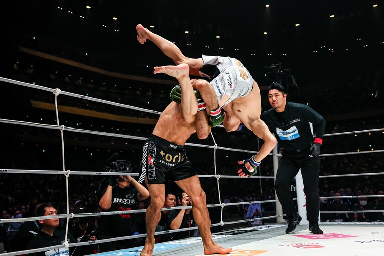 シェイドゥラエフのボディスラム（3枚目／全7枚） ©RIZIN FF Susumu Nagao