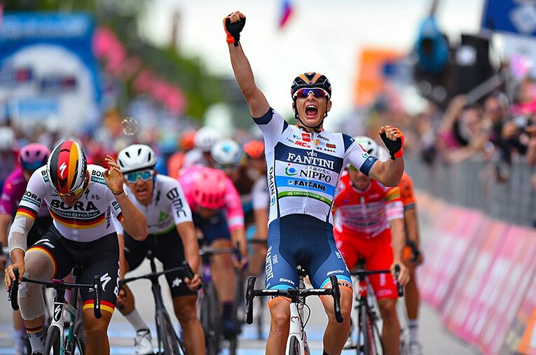 第18ステージで逃げ切ったNIPPO・ヴィーニファンティーニ・ファイザネのダミアーノ・チーマ。チームとして初の区間賞を獲得した。 ／ photograph by Bettini / NIPPO - Vini Fantini - Faizane