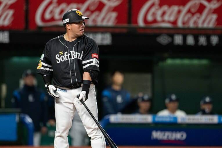 ソフトバンク選手として初めてベルーナドームでの打席に立つ山川　©Nanae Suzuki