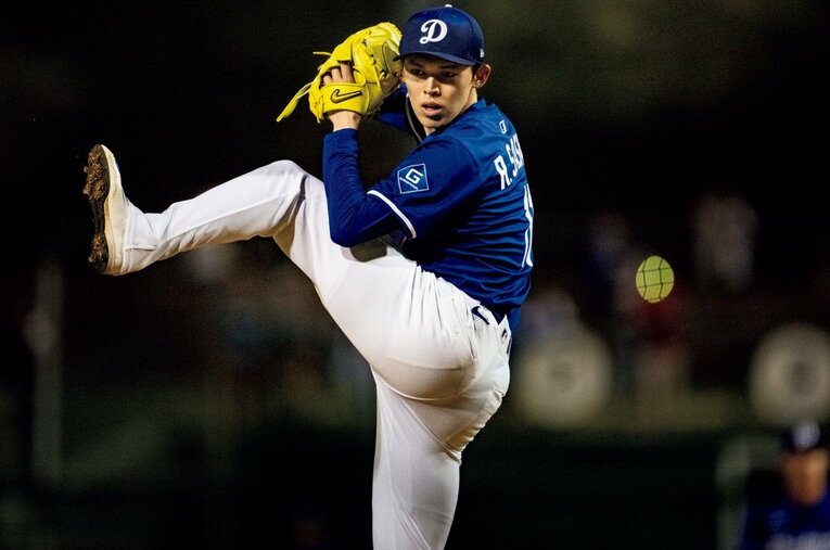 不調、故障で離脱からポストシーズンにクローザーで劇的復活…誰も予想できなかった佐々木朗希・激動の1年目のスタートを振り返る ／ photograph by Nanae Suzuki