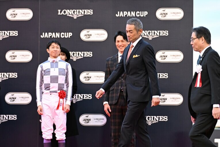 ジャパンカップの表彰式に登場したイチロー（1枚目／全10枚）©Keiji Ishikawa