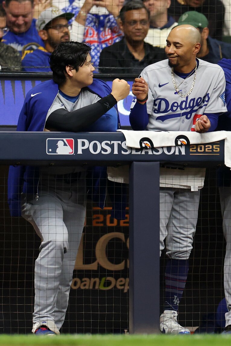 【最新カット多数】ブルワーズとの試合中に…　最強コンビの様子　©Getty Images