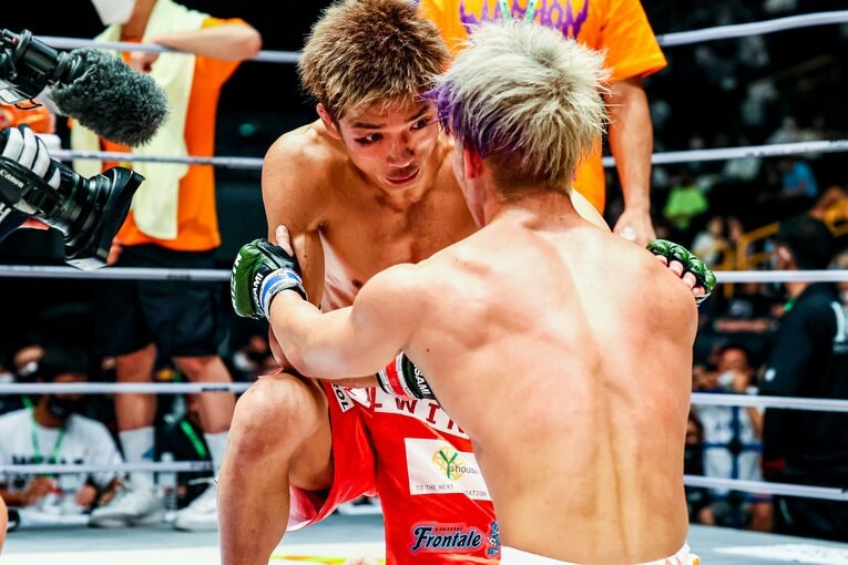 試合直後、所は神龍に言葉をかけた　©RIZIN FF Susumu Nagao