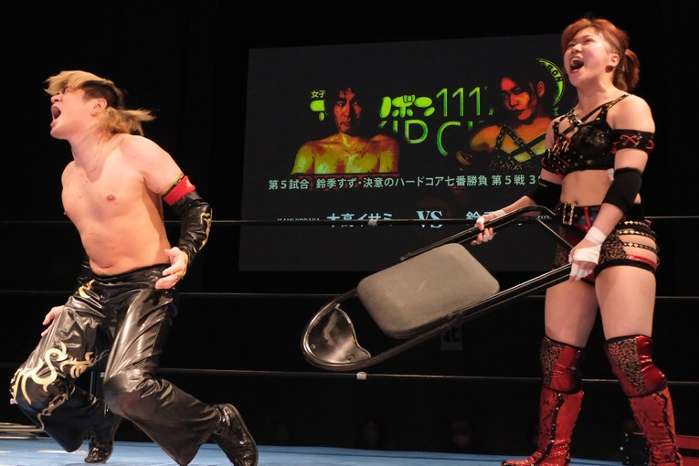 「いつか、傷だらけの背中でウェディングドレスを」 18歳の女子レスラー・鈴季すずが大流血を「嬉しい」と語る理由(32)