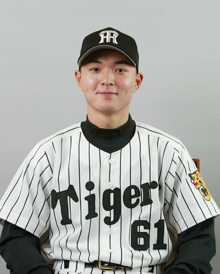 あどけない顔で写真に収まる辻本賢人（当時15歳）©JIJI PRESS