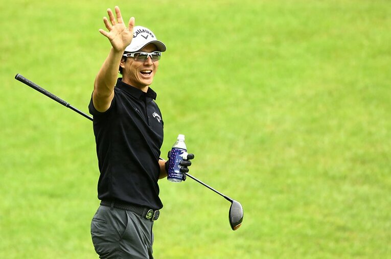 再開初戦を21位タイで終えた石川遼。試合後には念入りにスイングを確認するなど、新顔たちとの差を感じさせる場面も ／ photograph by Yoichi Katsuragawa