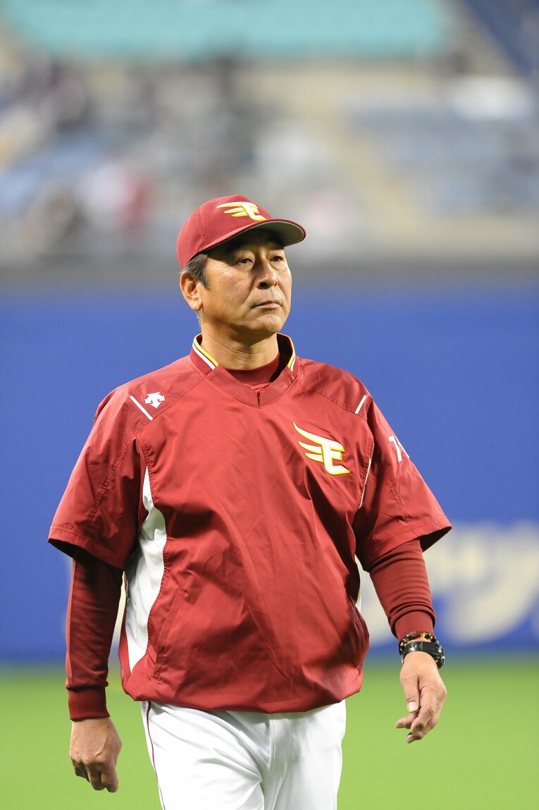 楽天コーチ時代の佐藤義則　©︎Toshiya Kondo