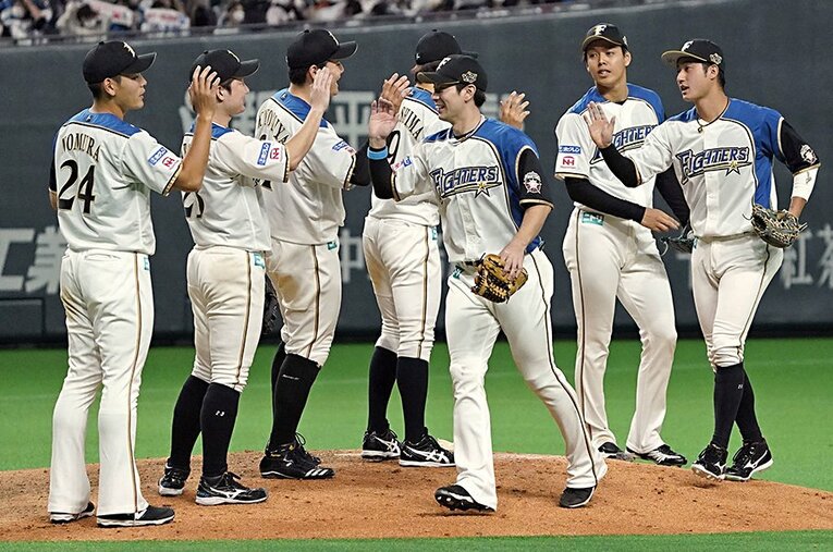 2年連続でBクラスに甘んじた北海道日本ハムファイターズ。オフは厳しい論調が相次いだ ／ photograph by Kyodo News