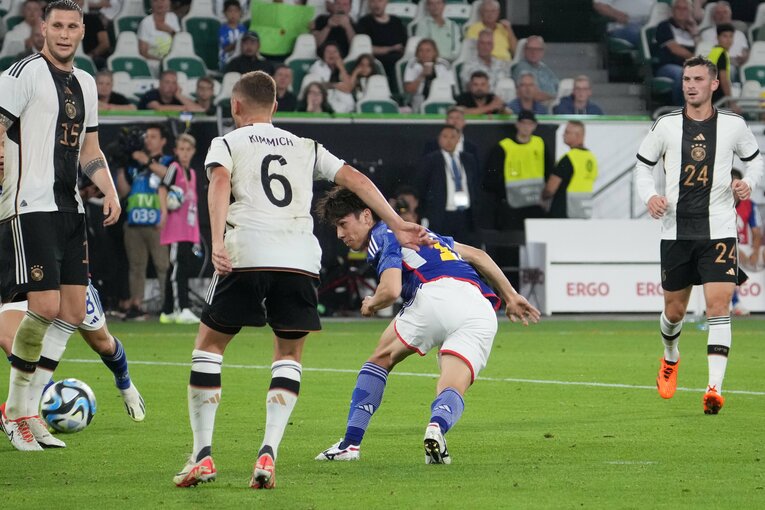 田中碧が決めたダメ押しのヘディング弾　©Masashi Hara