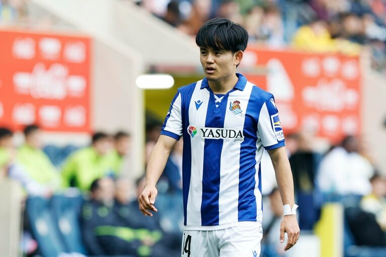 アップ中のブライスと言葉を交わす久保　©Daisuke Nakashima