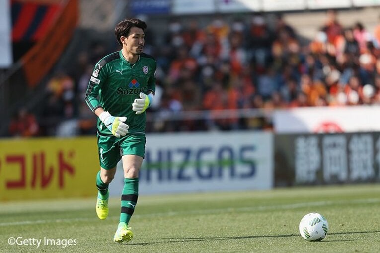 GK6人目のJ1通算300試合出場。38歳の西部洋平は雌伏の時を経て。(2)