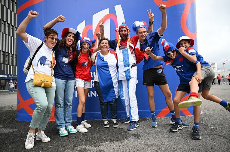 フランスvsナミビア戦前のファンたち。とにかく楽しそう ／ photograph by Pauline Ballet - World Rugby/Getty Images