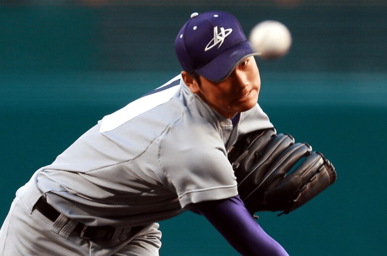 2012年のセンバツ大阪桐蔭戦で投球する大谷翔平（花巻東） ／ photograph by Sankei Shimbun