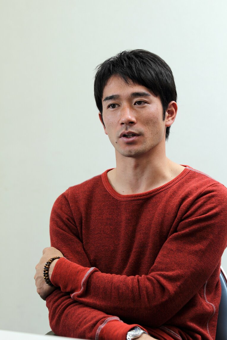 インタビュー中の玉田（2012年撮影）　©Shigeki Yamamoto