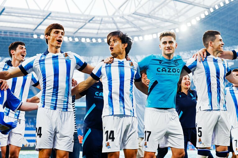 久保建英22歳誕生日に「タケはアイドル」日本語ボードの子供、メッシっぽい新ユニ姿やソシエダ主将との別れ…カメラマンが見た“幸せな最終節”(55)