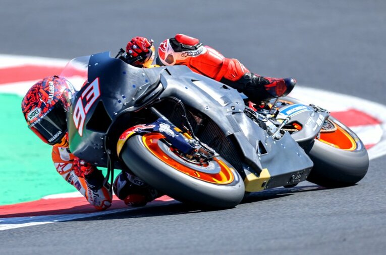 約3カ月ぶりのライディングにもかかわらず、いきなり実戦的な内容のテストをこなしたマルケス。マシンの改善はそれだけ急務と言える ／ photograph by Satoshi Endo