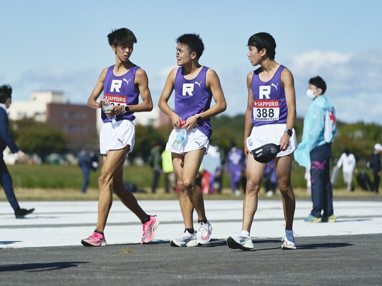 予選会を終えた立教大チーム。左から関口、斎藤、安藤は100位以内に入る頑張りを見せた　©Yuki Suenaga