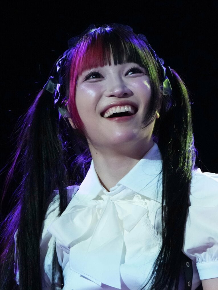 笑顔の伊藤麻希　©Essei Hara