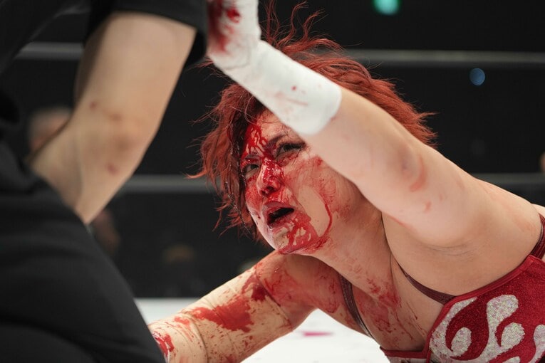 大流血した舞華も意地を見せる　©Essei Hara