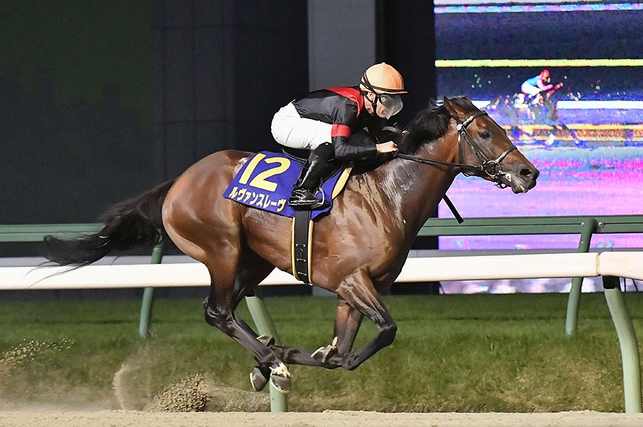 チャンピオンズカップも主役は3歳馬。「砂のアーモンドアイ」の大物感。<Number Web> photograph by Kyodo News