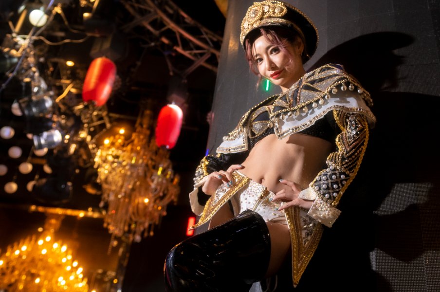 「ここは大人のディズニーランド」楽天イーグルスのダンサーからバーレスク東京へ…リーダーMiiが明かす“ショークラブの覚悟”《特別グラビア》<Number Web> photograph by Takuya Sugiyama