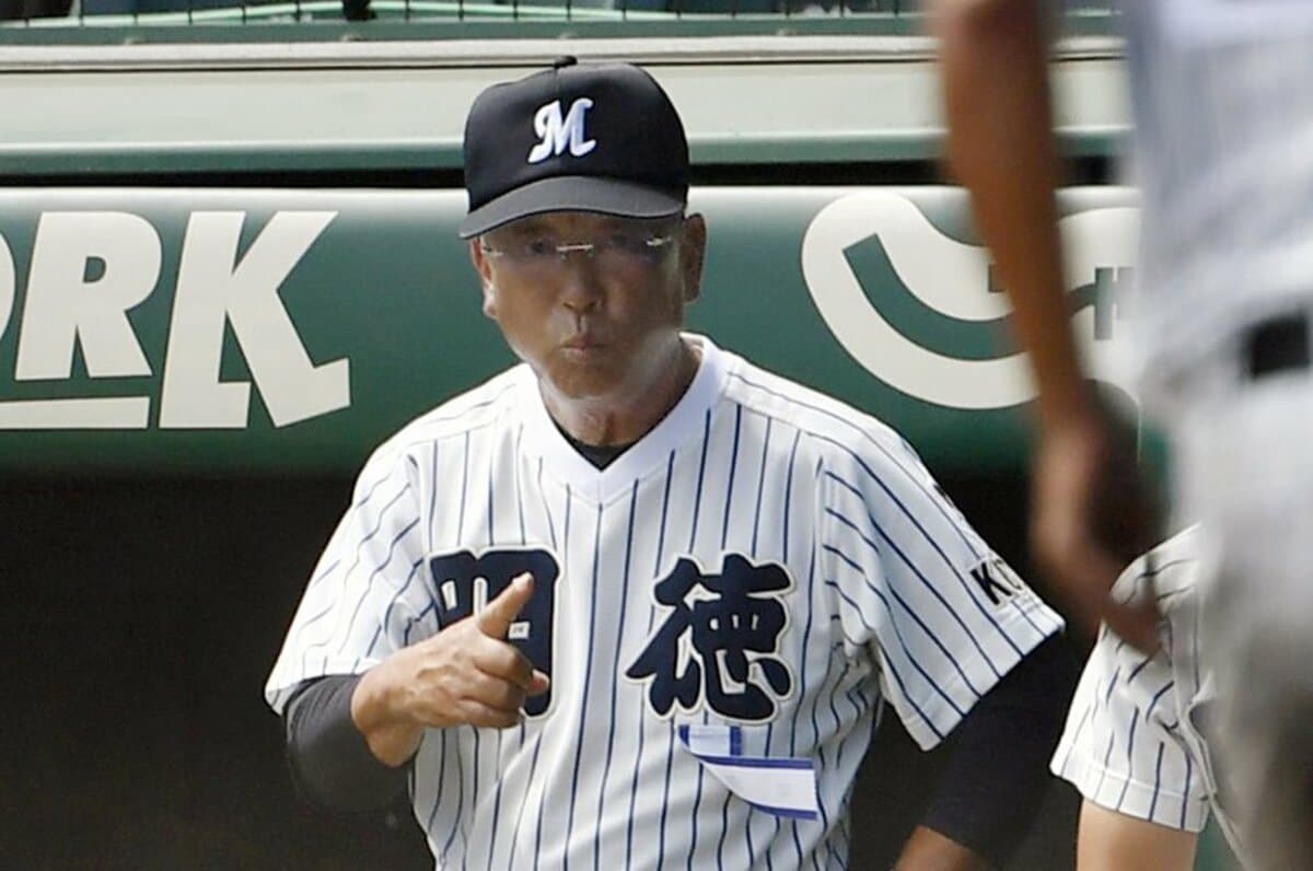 明徳義塾 馬淵監督の勝利への執念 逆転サヨナラ ベスト布陣とトンボ 2 2 高校野球 Number Web ナンバー