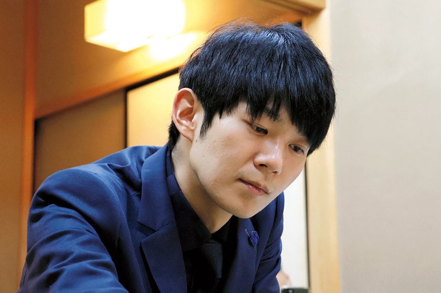 棋士人生初の降級後に“ある変化”「指し慣れた将棋は選ばずに…」斎藤慎太郎（31歳）が王位リーグ戦で見せた“大胆さ”の正体＜Number Web＞ photograph by Asahi Shimbun