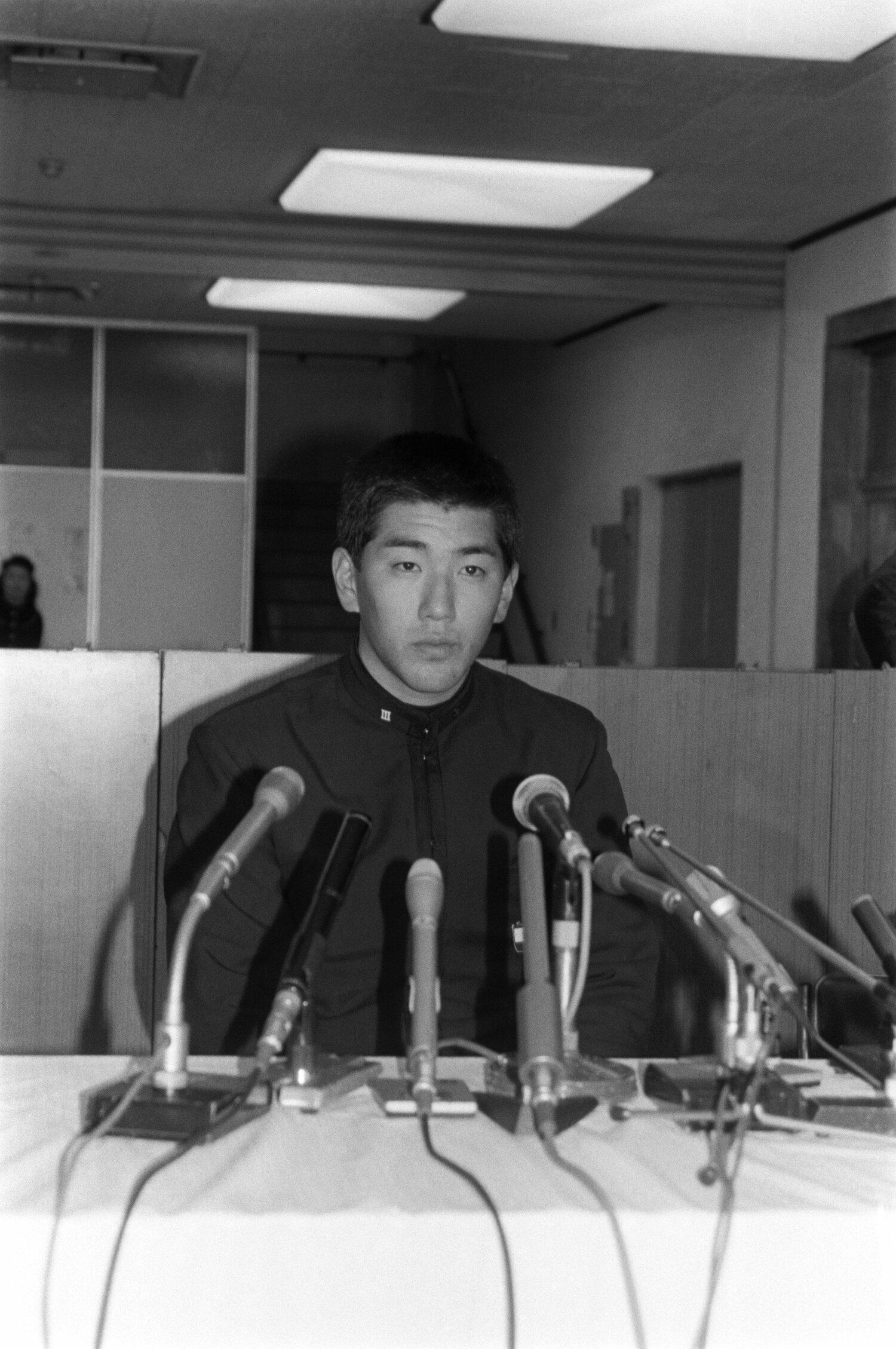1985年のドラフト後、涙を滲ませながら会見にのぞんだPL学園・清原　©︎JIJI PRESS