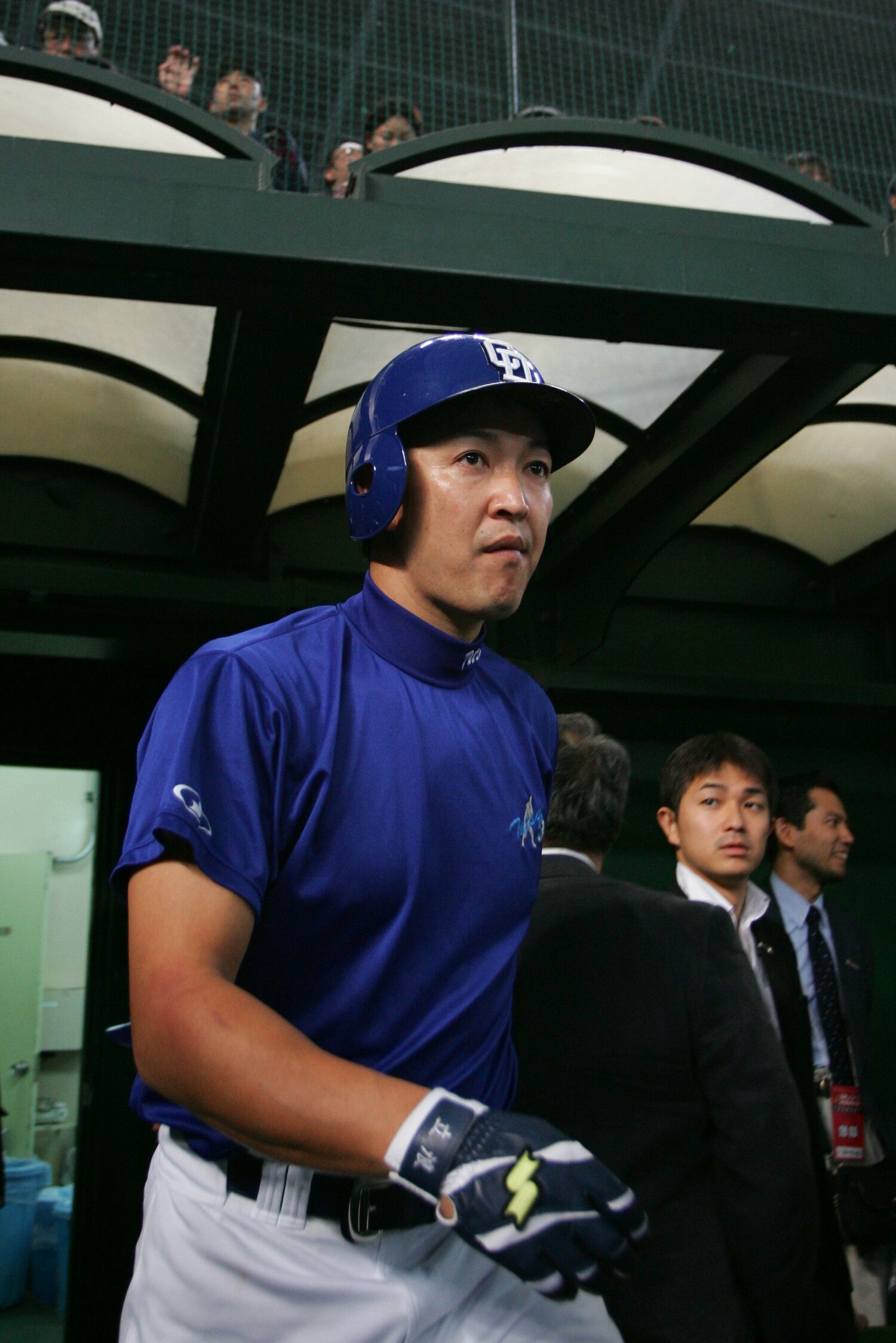 グラウンドに向かう立浪（2005年撮影）　©Hideki Sugiyama