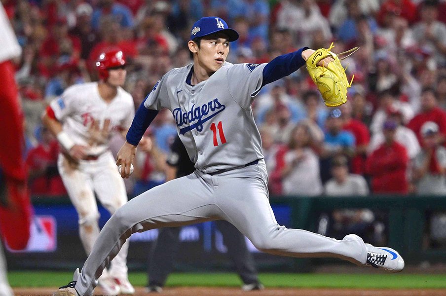 守護神・佐々木朗希はドジャース頼みの綱…“薄氷すぎる”ロバーツ継投も2セーブ2ホールド防御率0.00「先発時から平均球速6キロ増」激変の事実＜Number Web＞ photograph by JIJI PRESS