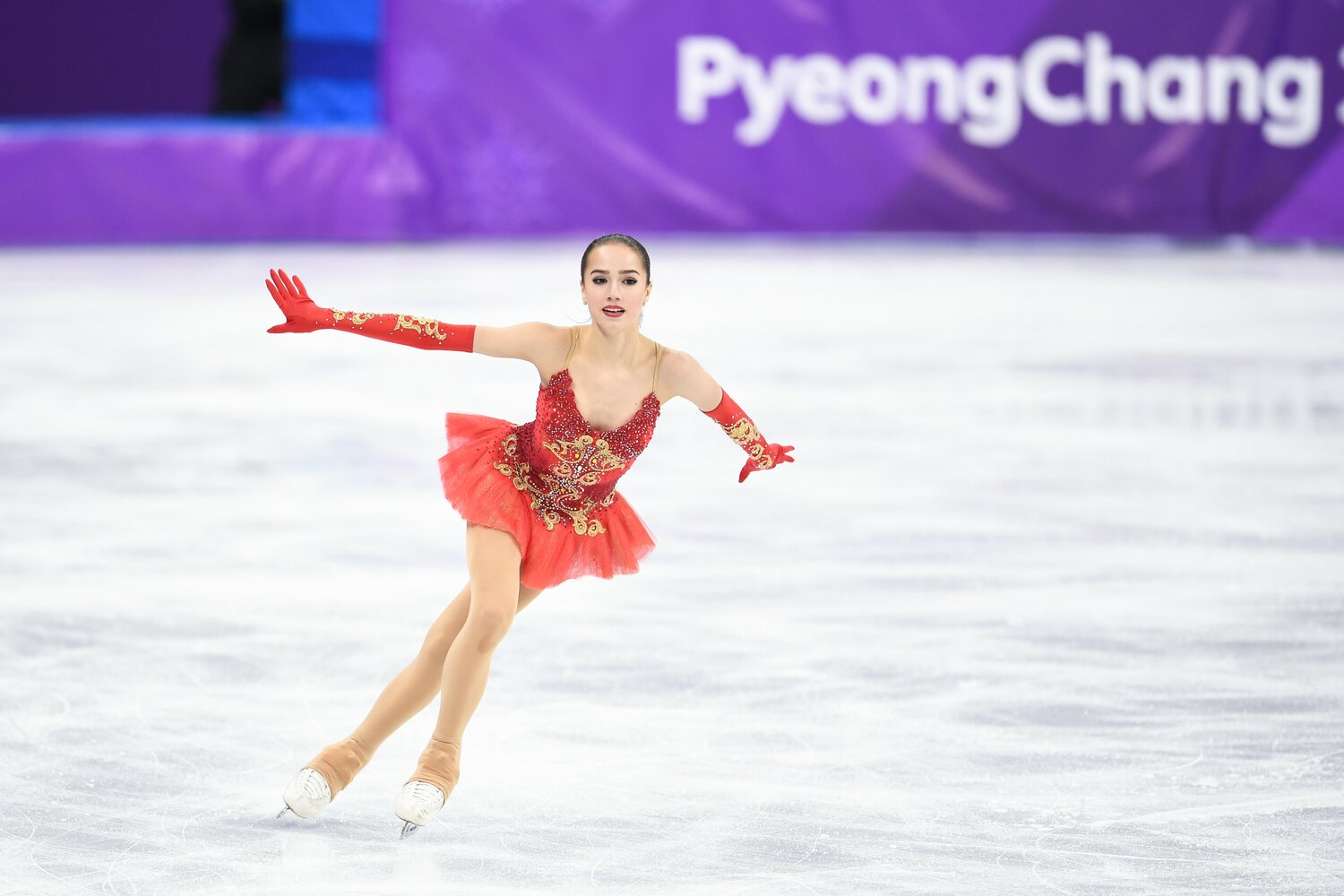 平昌五輪で金メダルを獲得したザギトワへの“ご褒美”はアイスたったの1つだった　©JMPA