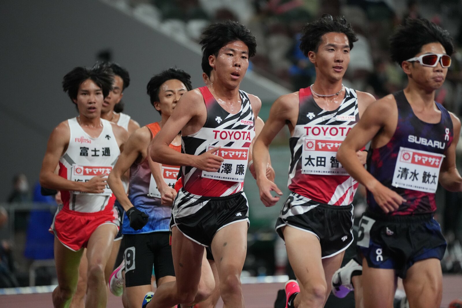 昨年12月の日本選手権１万ｍで並走する２人　©Satoshi Wada
