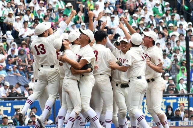 写真】「日本一の野球応援」24年ぶり夏の甲子園“アルプス応援の名門”拓