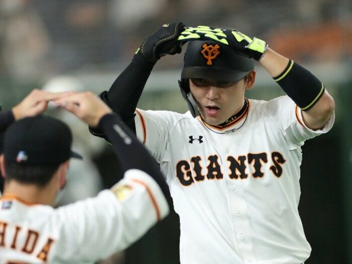 “なぜか話題にならない”原巨人・3人目の男　31歳丸佳浩「ひとり五連覇」への最終章＜Number Web＞ photograph by Jiji Press