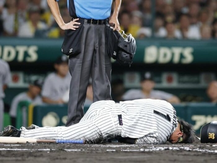 今年のプロ野球“最大のナゾ”「なぜ阪神・森下翔太は死球を当てられるのか？」元ソフトバンクコーチが語る“3つの要因”「そして佐藤輝明が打ちまくる」＜Number Web＞ photograph by KYODO