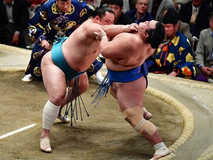 玉鷲に聞く 「カド番大関」「すでに7敗」の兄弟子・琴奨菊に勝ったとき何を思ったか<Number Web> photograph by Sankei Shimbun