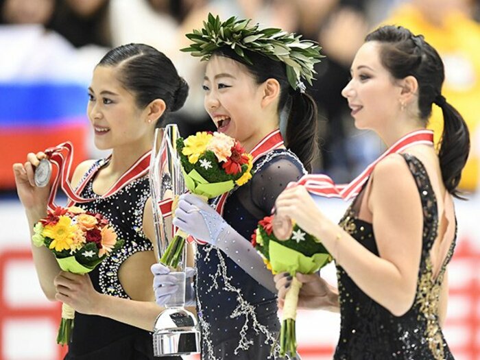 紀平梨花が日本人初の偉業を。3アクセルでシニアGP初戦に優勝。<Number Web> photograph by Asami Enomoto