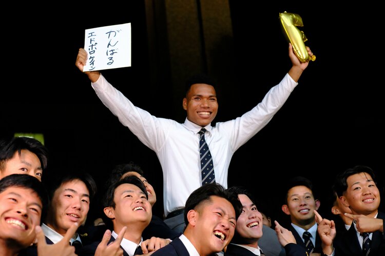 190cm、101kgの超フィジカル」「兄は気鋭の総合格闘家」ドラフト会議で