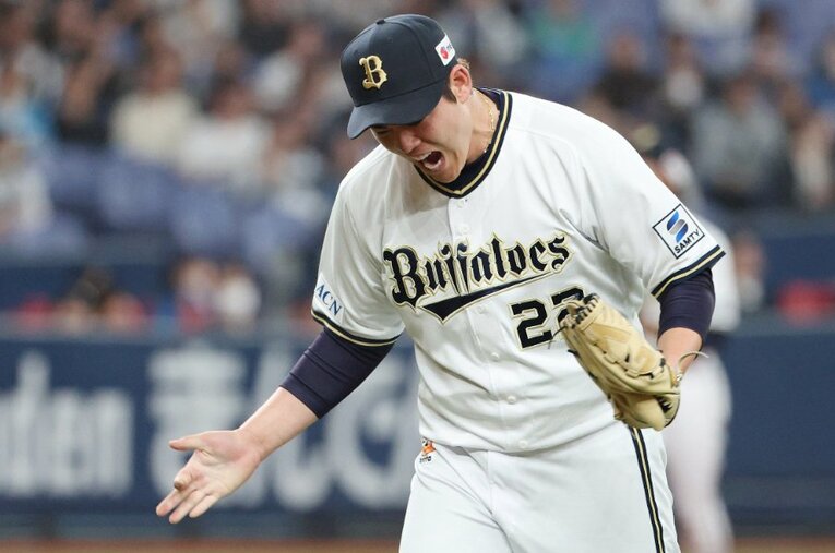 タフで気迫溢れる九里のピッチングスタイルは先発投手陣に刺激を与えている ／ photograph by JIJI PRESS