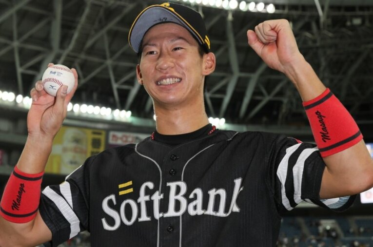 昨季限りでソフトバンクを退団した右打ち外野手の真砂勇介。今回のWBC中国代表に選出された ／ photograph by JIJI PRESS