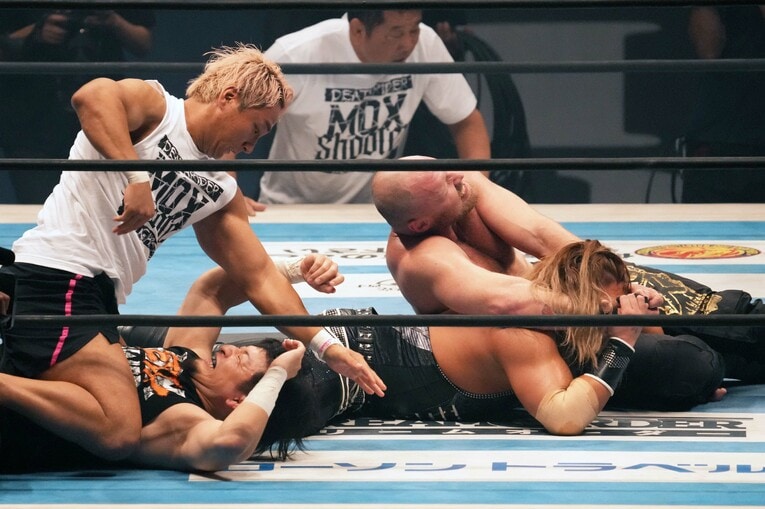 大阪城ホールでのIWGP戦はタイトルマッチらしからぬ大乱戦に　©Essei Hara