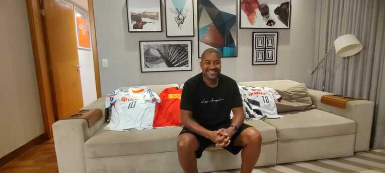 エジミウソンの豪華お宅と家族のラブラブぶり…写真はまだまだ続きます　©Hiroaki Sawada