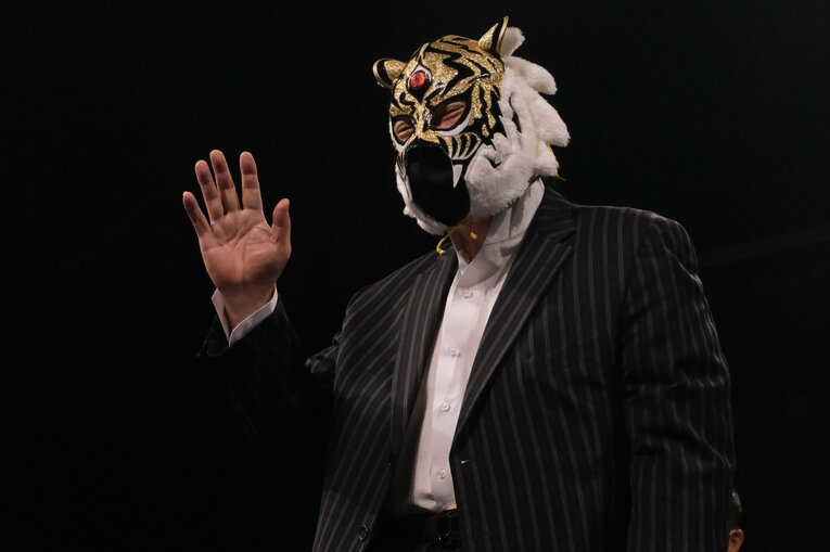 初代タイガーマスク40周年の記念セレモニーにて