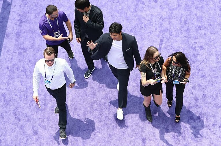 パープルカーペットを歩く大谷や水原通訳ら©Getty Images