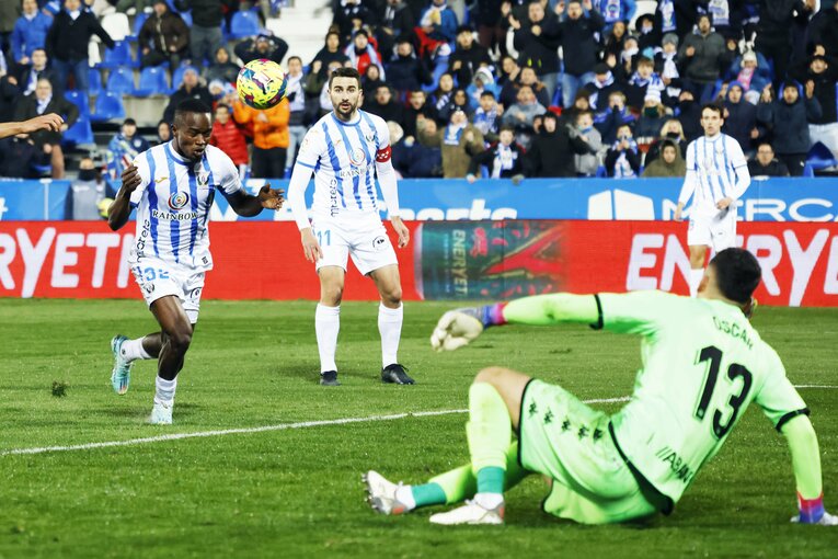 「W杯出番なし」からのリスタート…柴崎岳は今、スペイン2部でどうなっている？“思いを内に秘めたはず”30歳の今を撮った(25)